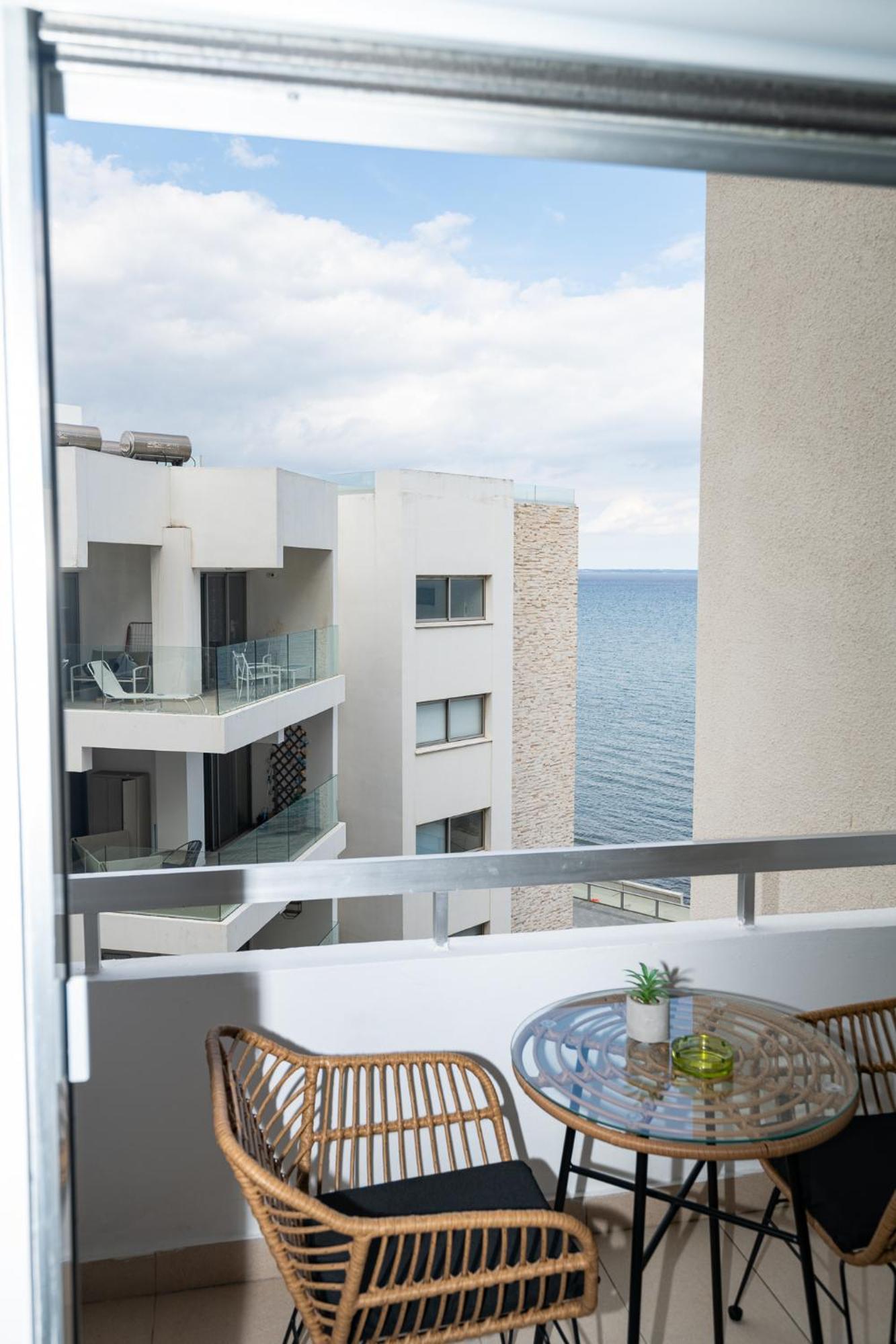 Lazuli Beach & Pool Apartment 501 Ларнака Экстерьер фото