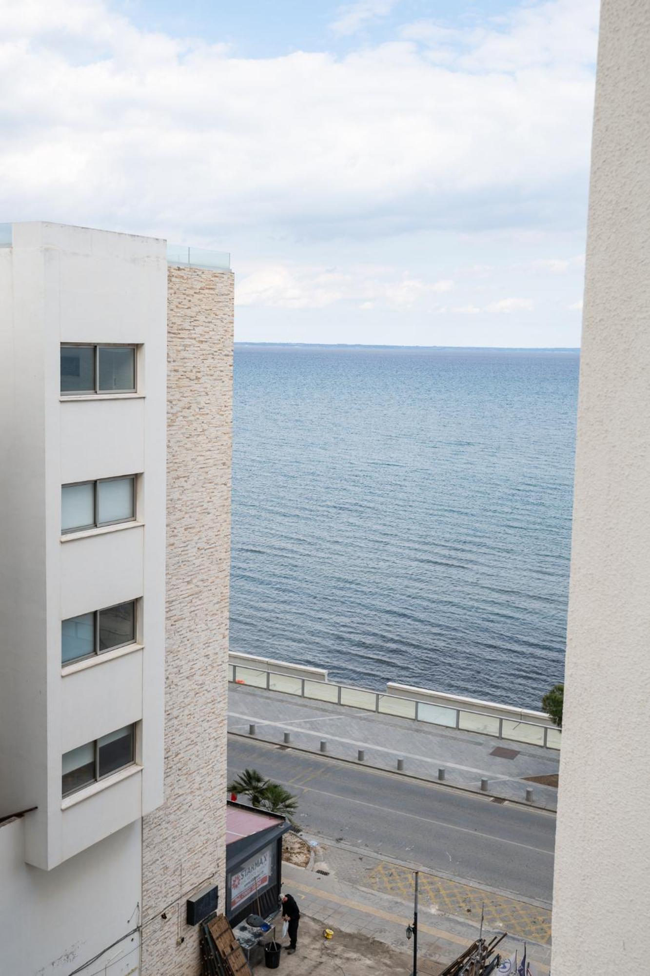Lazuli Beach & Pool Apartment 501 Ларнака Экстерьер фото